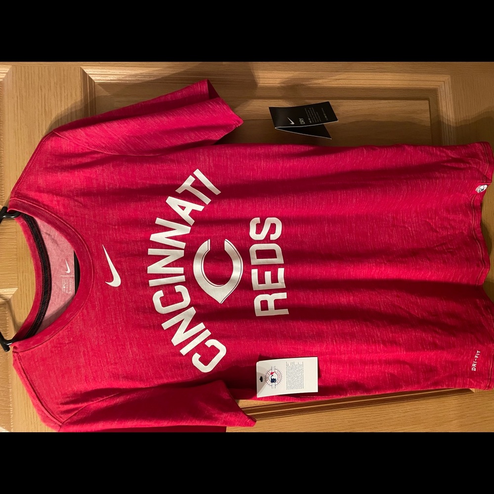Cincinnati reds Nike shirt